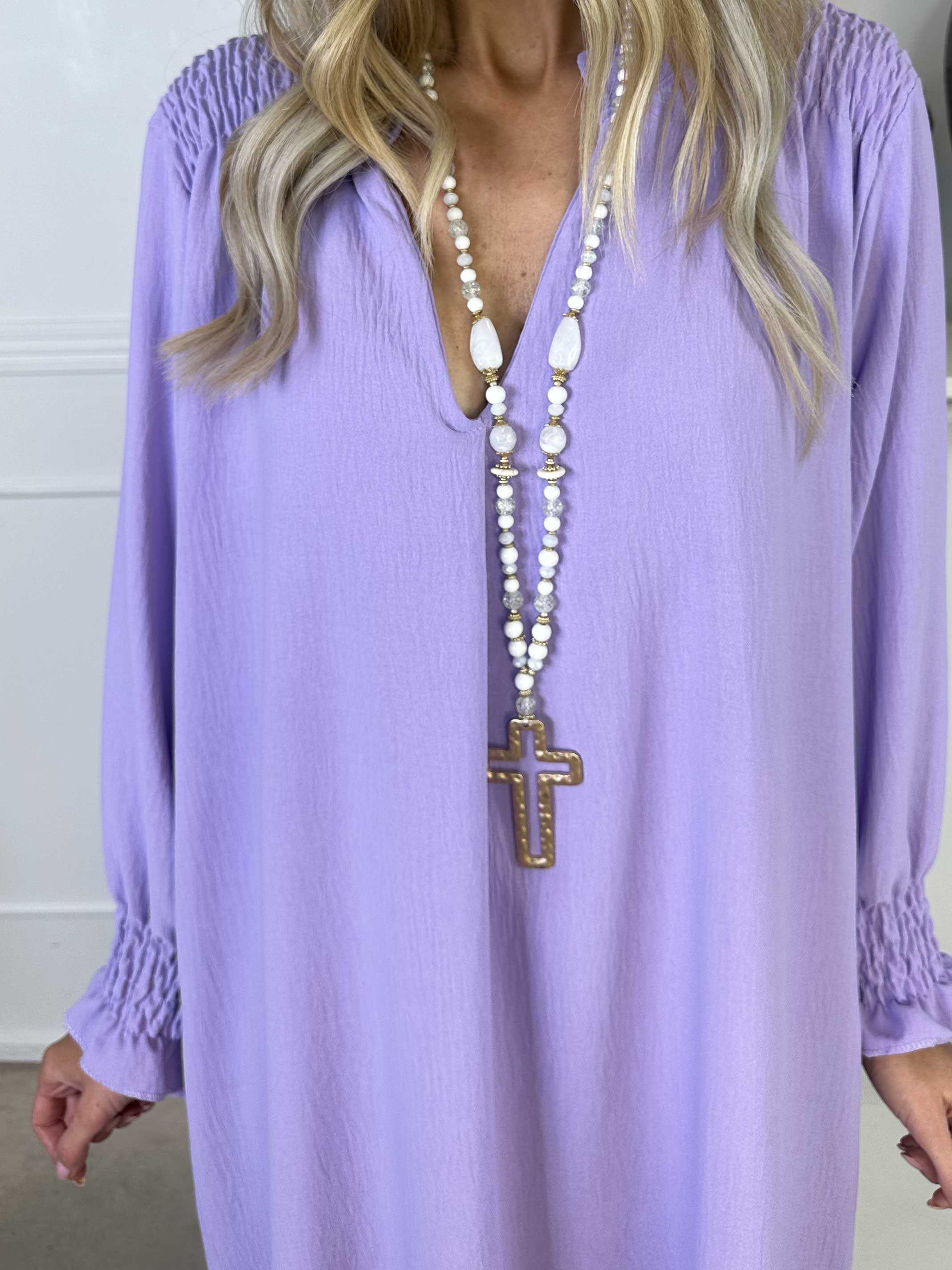 Marisol - Sød kjole med smock og v-udskæring